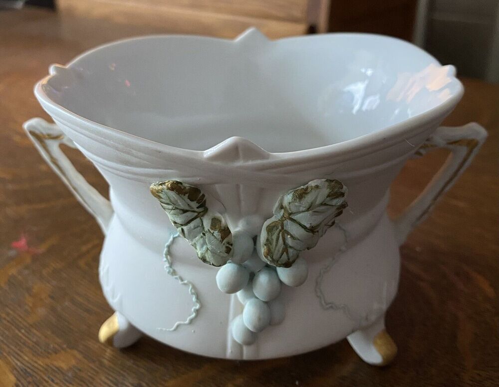 Vtg Lefton China Bisque Hand Pntd Gold Trim Leaves, Grapes Dble Handle Trinket